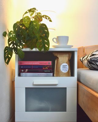 Káva, kterou si položíte klidně i na noční stolek 🌝. Na Vaše přání jsme do nabídky opět zařadili bezkofeinovou kávu...