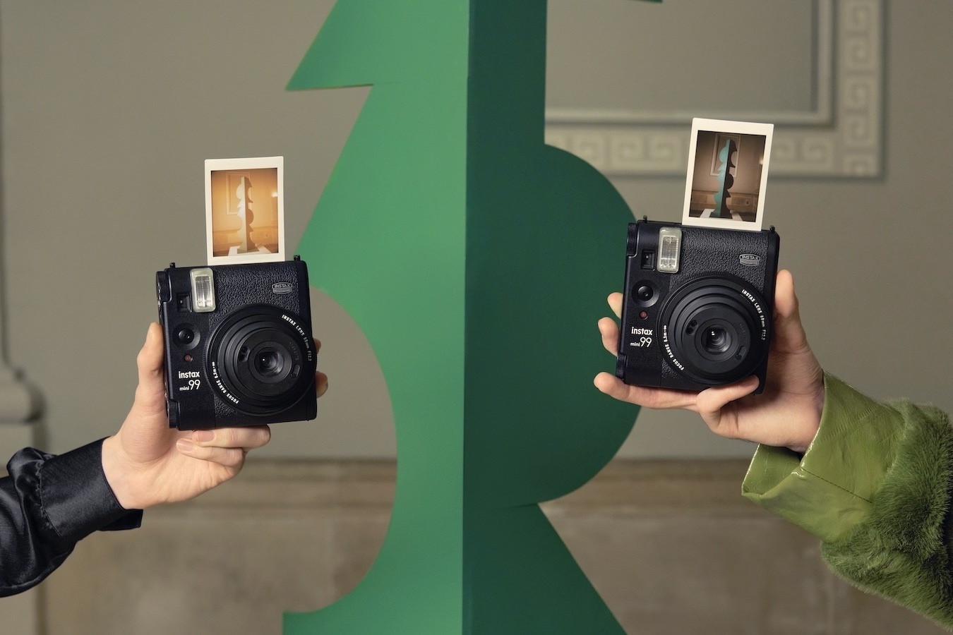 Špičkový instantní fotoaparát INSTAX Mini 99