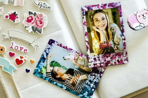 Instax Mini film Confetti - nechte své fotky zářit