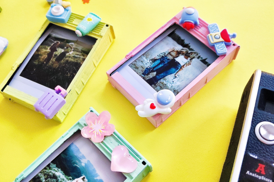 Nejlepší dárek pro maminku? Vsaďte na fotorámečky z kazet od snímků Instax