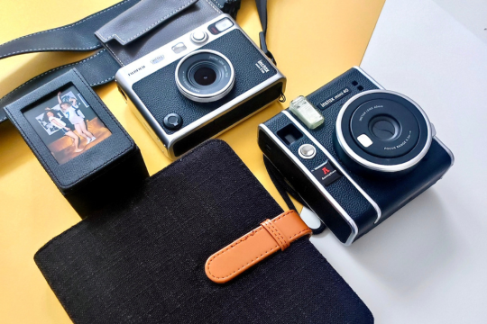 Analogový vs. digitální instantní fotoaparát; Instax Mini EVO vs. Instax Mini 40
