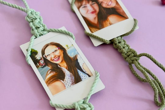 Vzpomínky na niti: DIY macramé závěs na instax fotky