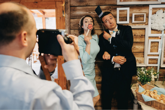 Svatba očima hostů skrze jednorázové a instantní fotoaparáty