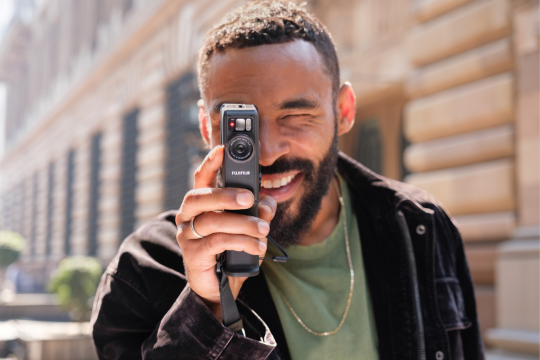 Kreativní instax mini Evo Cinema™: jeden foťák, desítky možností