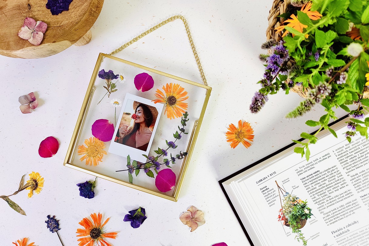 Tvoříme s Instaxem #7: Květinový rámeček