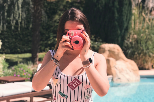 Můžu fotit na instax™ v horku? 5 tipů, jak ochránit fotoaparát i instantní filmy před vysokými teplotami