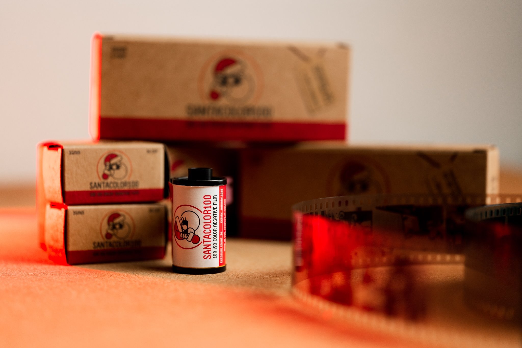 Nový film SantaColor 100 vás překvapí dominancí dvou barev