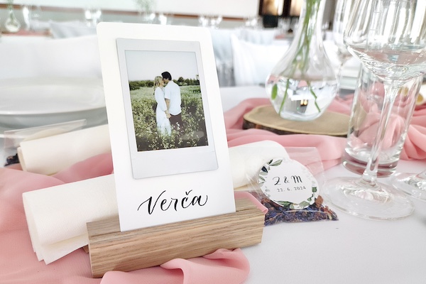 Svatební jmenovky s Instax fotkou