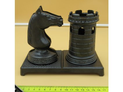 Stojan na psací potřeby, " Kůn' a Věž ". Soška. Litina.