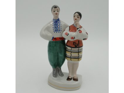 Pár v lidovém oblečení. Sousoší. Porcelán.