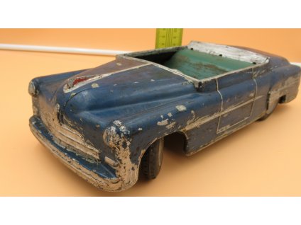Auto "Malyš", kabriolet, velké. Starožitná hračká.