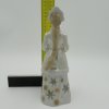 Sněhurka s větvičkou. Soška. Porcelán.