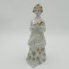 Sněhurka s větvičkou. Soška. Porcelán.