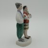 Pár v lidovém oblečení. Sousoší. Porcelán.