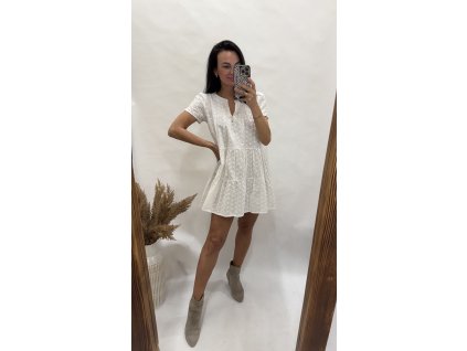 Lehké vyšívané šaty