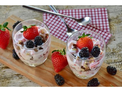 strawberry dessert 2191973 1280