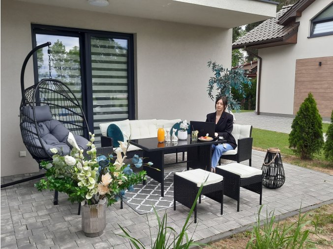 slo pl SADA RATANOVYCH NABYTKOV VADUZ SOFA 2 KRESLA 2 PUFLI STOLOVY CIERNA KREMOVE PODUSKY 9583 2331 4