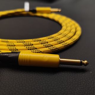 Sommer cable Spirit LLX ve žlutočerné velké spirále, pozlacené konektory Neutrik ve žlutém práškovém lakování bylo možné...