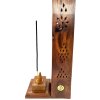 Mani Bhadra dřevěný stojánek na vonné tyčinky – věž se symbolem OM, ruční řezba, 30 × 6 cm | Andivo