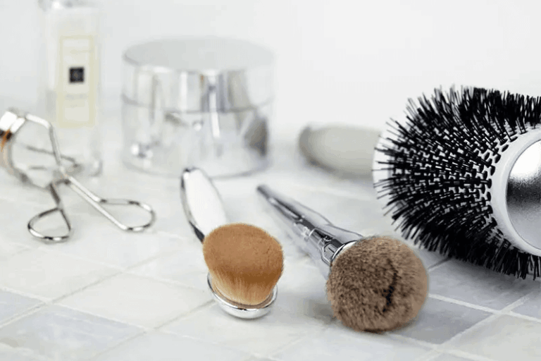 I kartáč na vlasy potřebuje občas očistit Víte, jak na to?