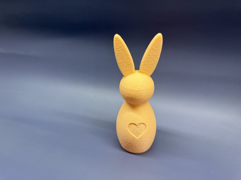 Nyuszi dekoráció szív motívummal