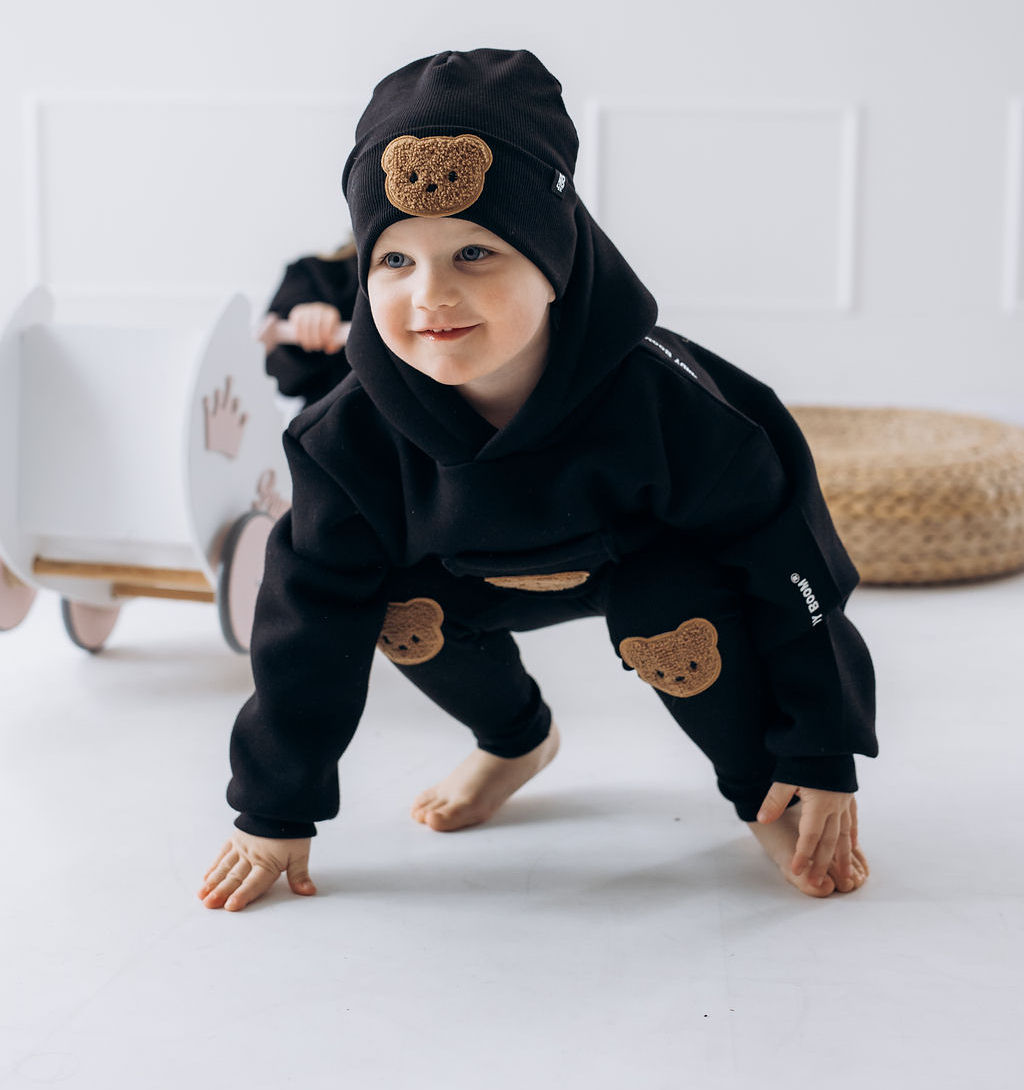 Chlapeček v černém