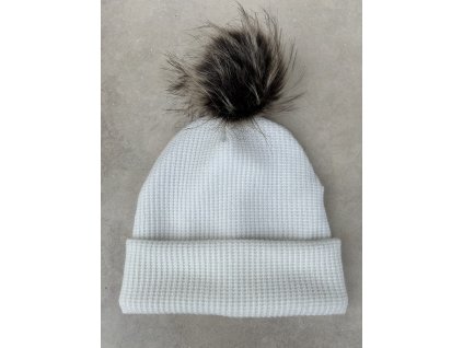 Zimní čepice svetrovina white bambule