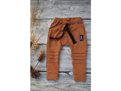 Dětské tepláky baggy karamel s žebrovaním