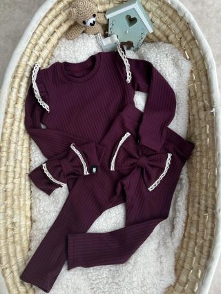 Doplňujeme kolekci LITTLE GIRL 💕 • tričko višňové s volánky • tričko ivory s volánky • legínky višňové s mašličkou •...