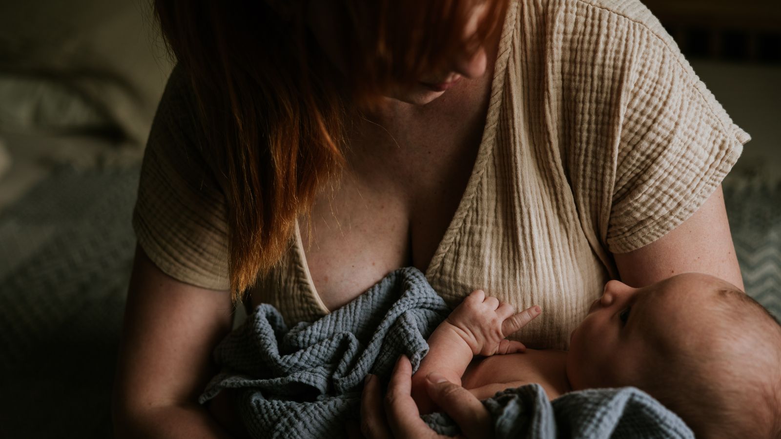 Péče po porodu a v šestinedělí: Jak pečovat o miminko a neztratit sebe?