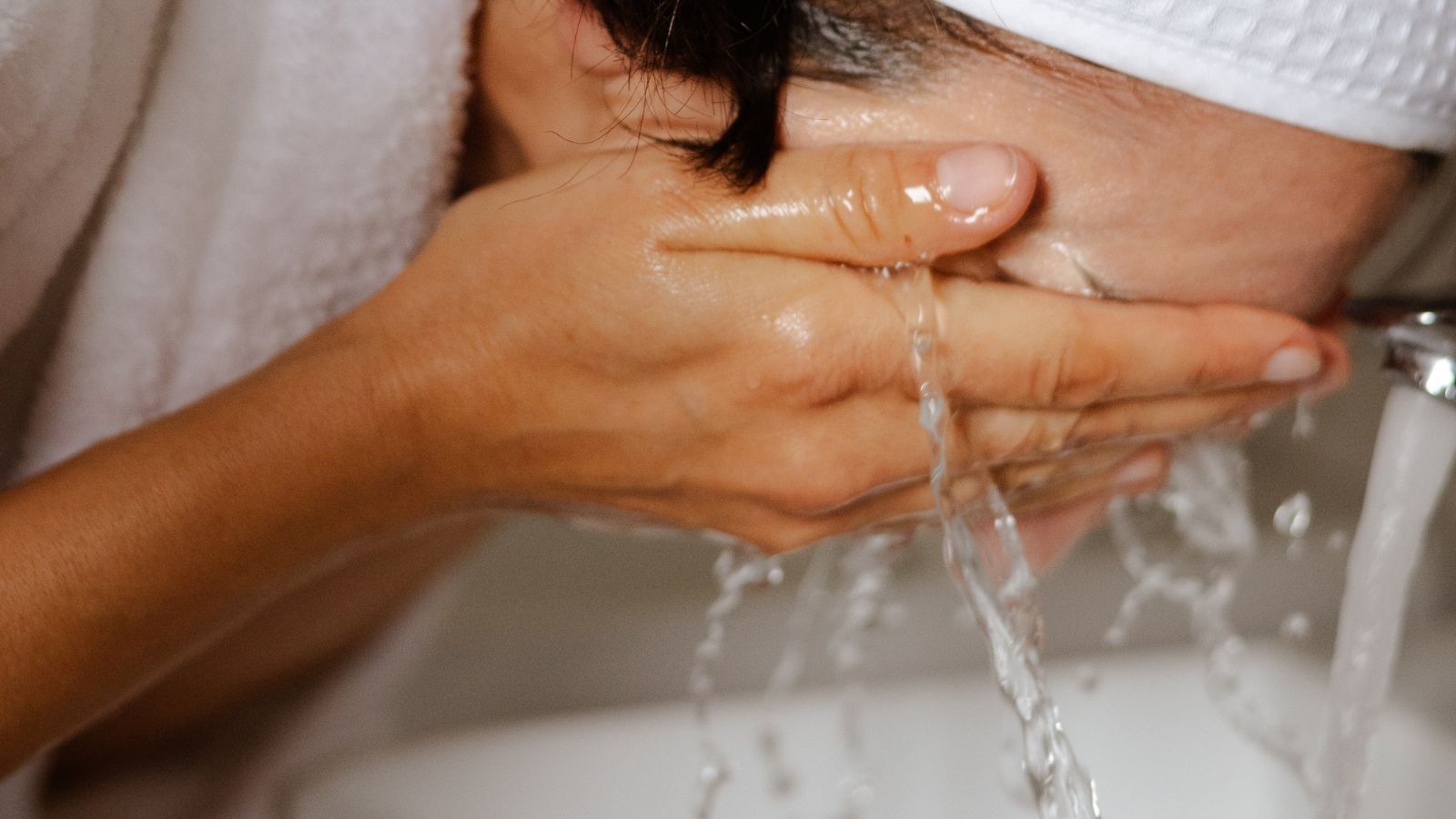 Jarní pohlazení pro tělo: Když pokožka po sprše svědí a šupinkuje