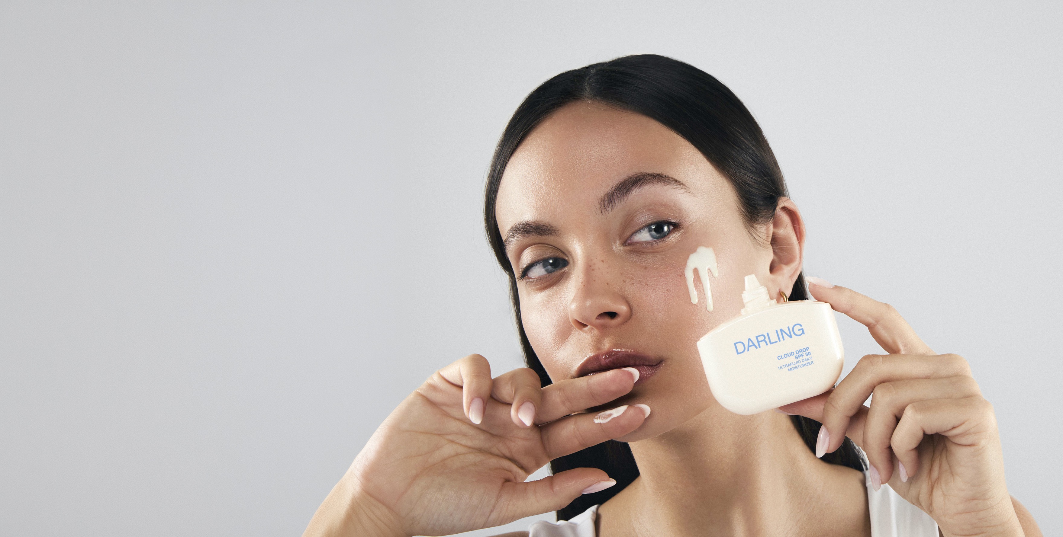 Predstavujeme novú značku SPF v našej ponuke - Darling. Ľahké textúry, moderné filtre, budete ho chcieť nosiť každý deň.
