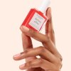 manucurist active glow raspberry osetrucujuci lak na nechty hands2