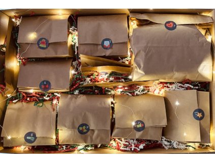 Háčkovací adventní kalendář - 12 balíčků