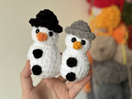Háčkovaný mini sněhulák