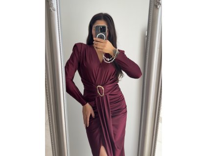 Dlhé elegantné šaty s brošňou