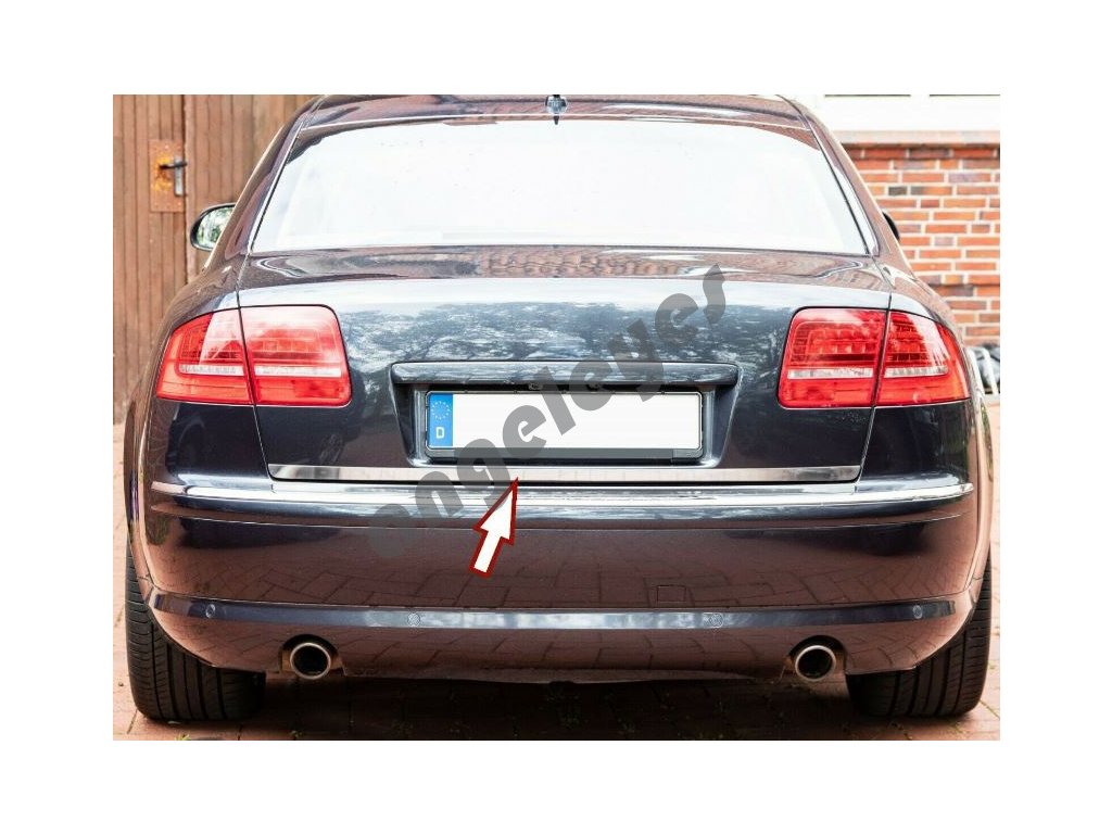 Audi A8 D3 zadná kufrová nerezová lišta