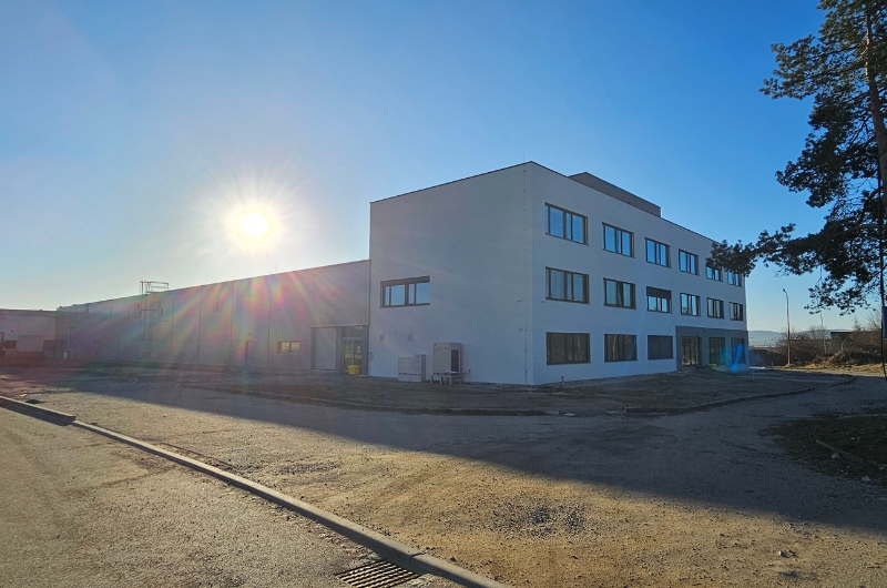 ČERNÝ ZLATO JE DOMA. SEDM LET NA CESTĚ K ANGRY HOUSU + SOUTĚŽ