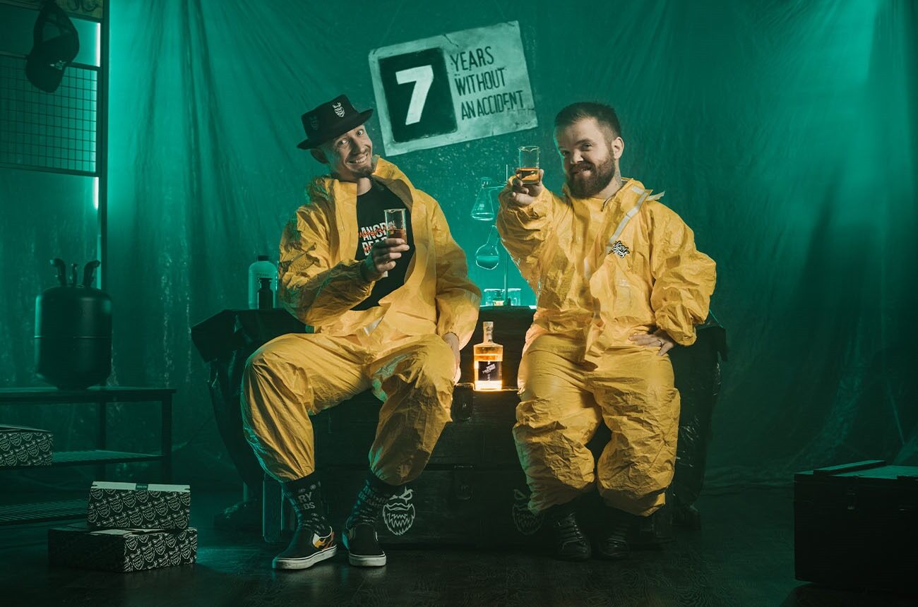 7 LAT ANGRY. WZNIEŚMY ZA TO TOAST!