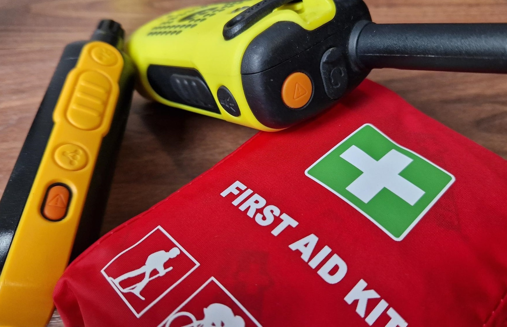 Núdzové volanie a alarm - užitočné funkcie rádiostaníc