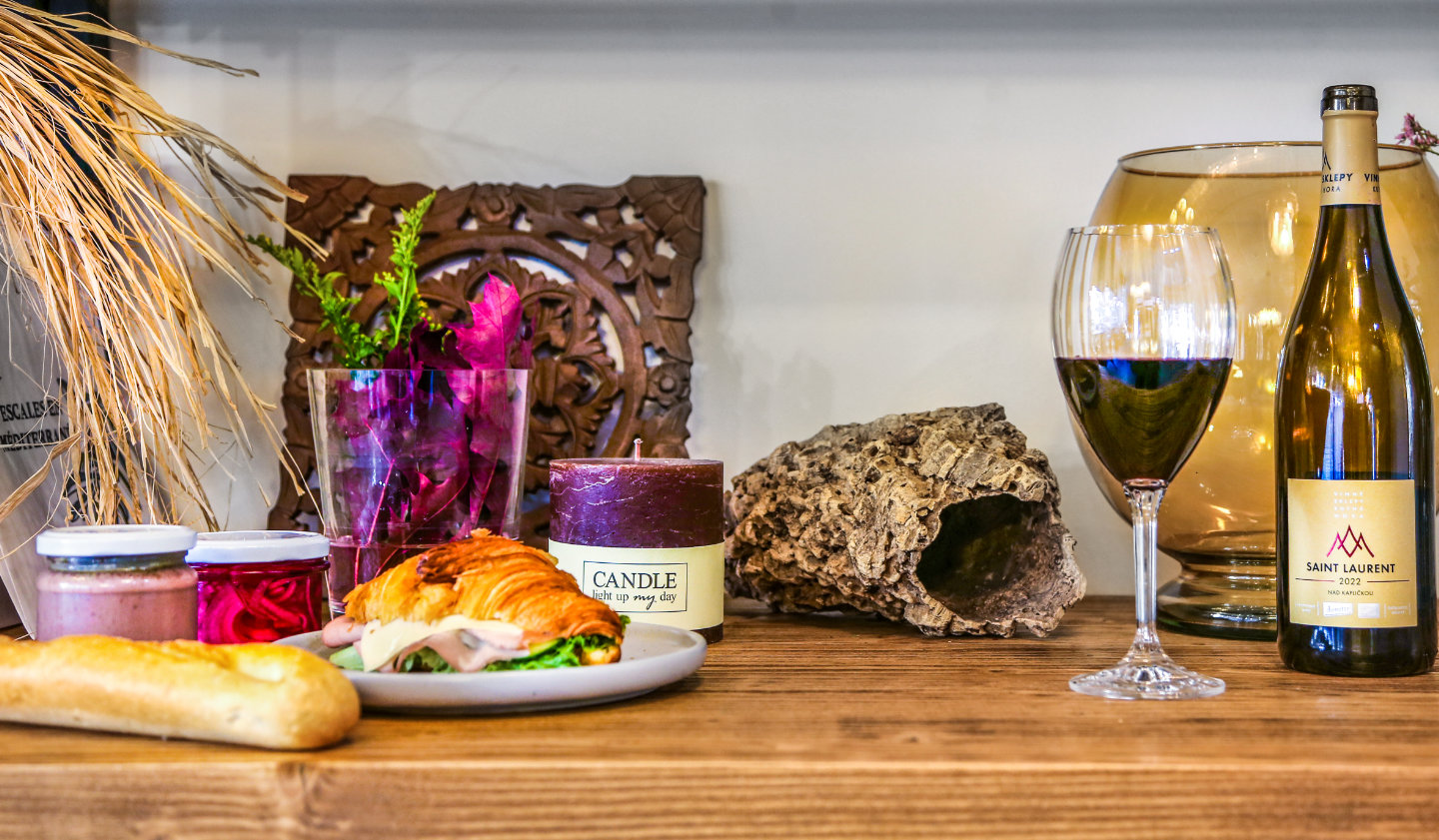 Cafe and Wine