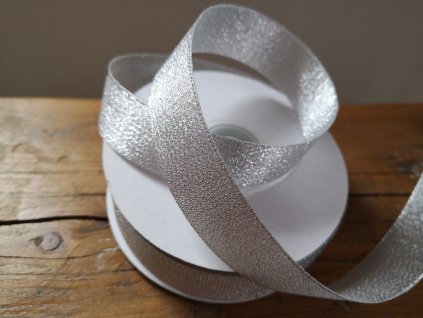 Brokátová stuha 25mm strieborná so strieborným lemom