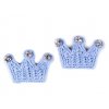 Háčkovaná aplikácia / nášivka korunka s brúsenými kamienkami modrá