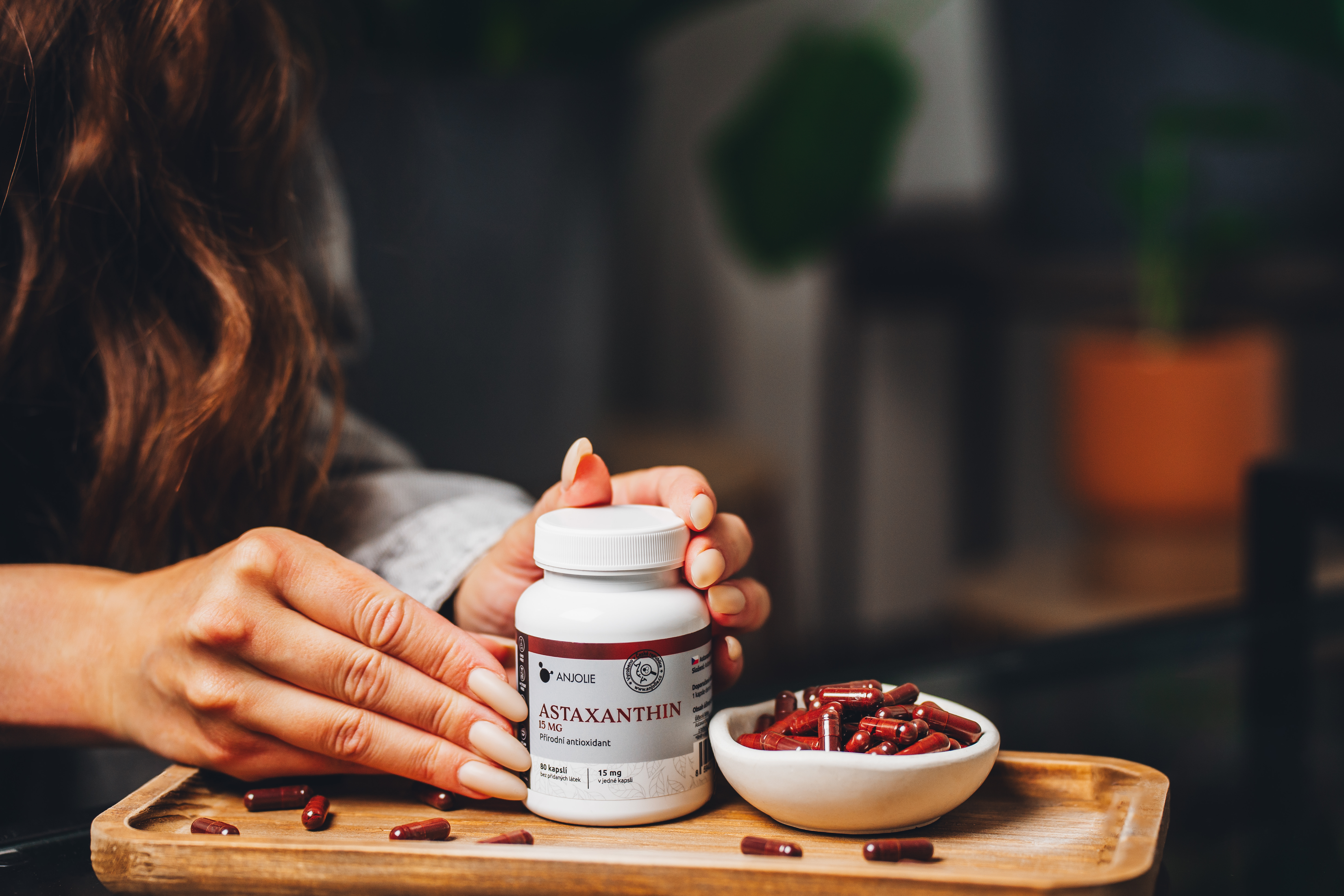 Astaxanthin - ilustrační foto kapslí a obalu