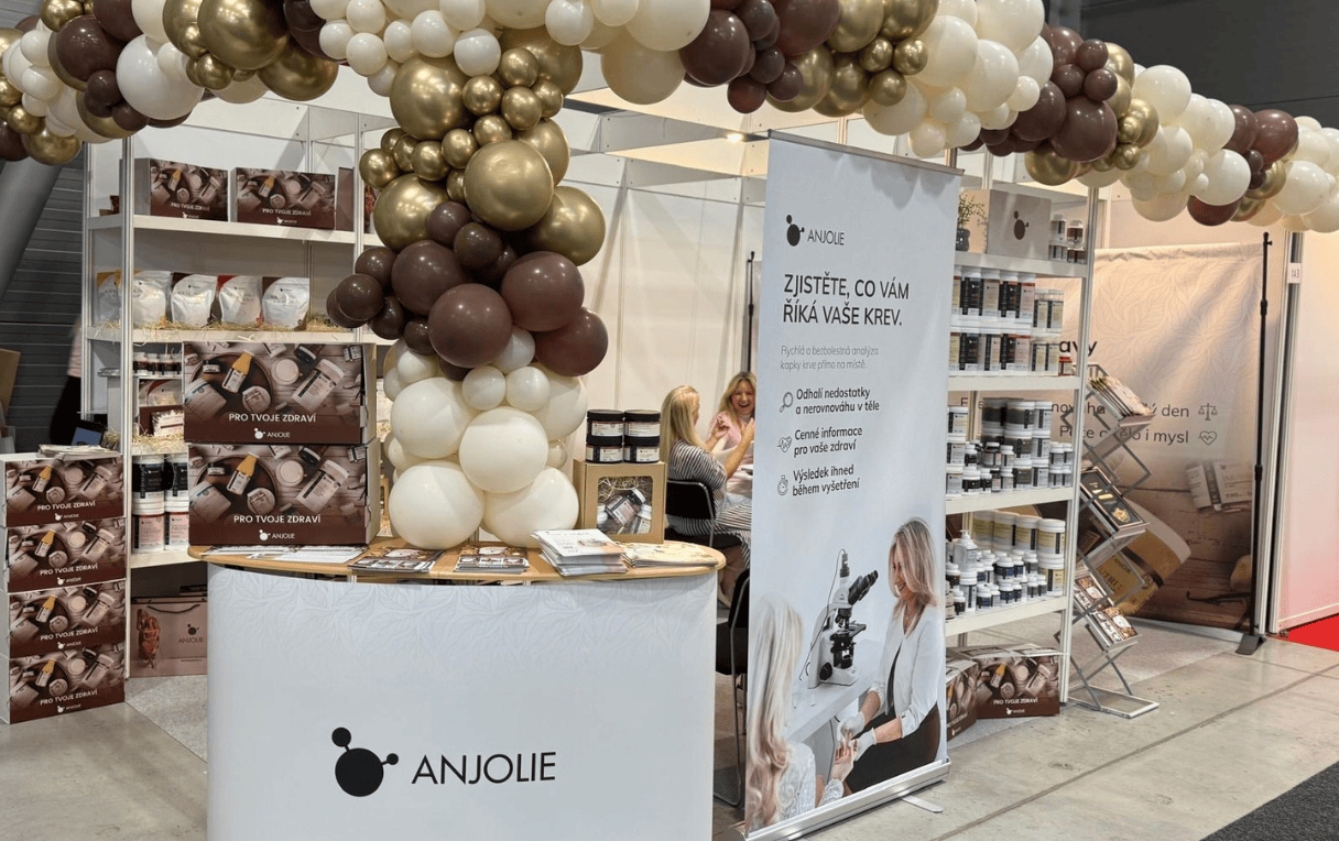stánek Anjolie na veletrhu For Beauty 2025