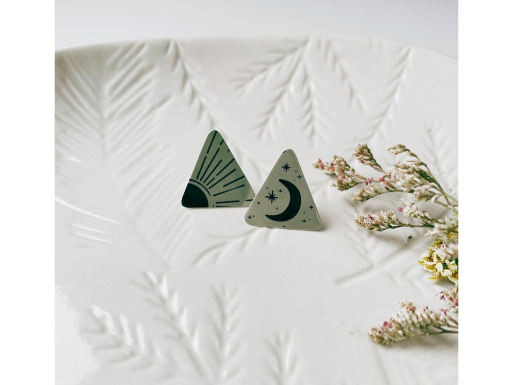 Pod jedním nebem trojúhelníky zlaté hladké 01