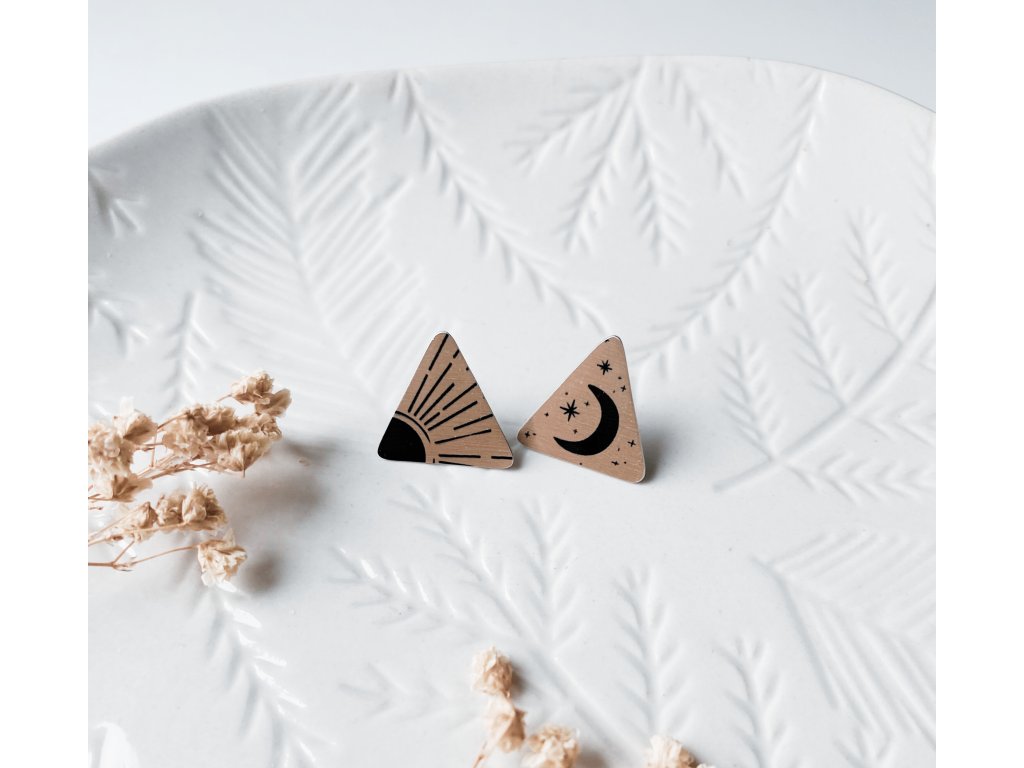 Pod jedním nebem trojúhelníky zlaté kartáčované 01