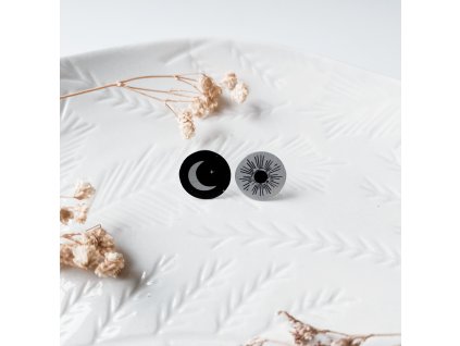 Pod jedním nebem kruhy zlaté stříbrné 01