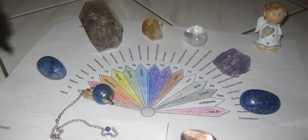 Andílek a tabulky Ankaresí