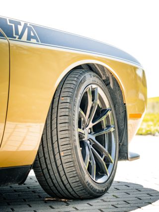 Detail dělá auto hezčím🤩 Náš Dodge Challenger T/A v manuálu, je READY na tvoji jízdu! Už málem rezervaci? ✅...